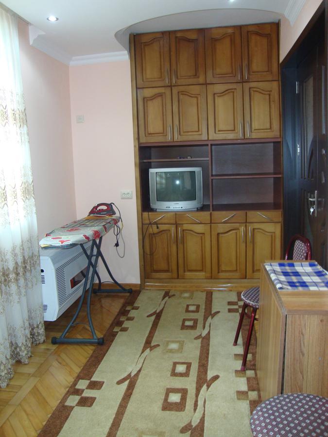 Madona'S House Appartement Batoemi Buitenkant foto